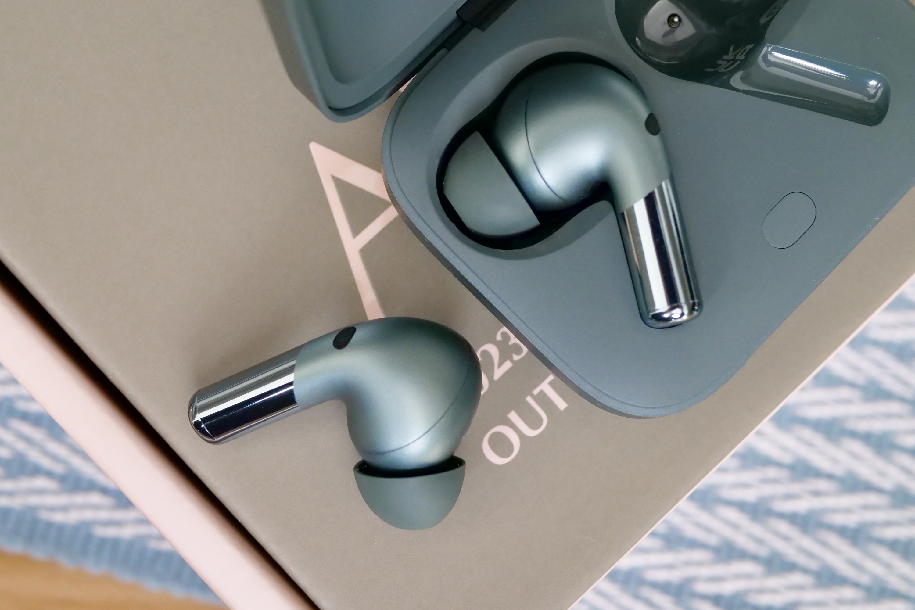 OnePlus Buds Pro 2 - Obsidian Black - Audiophile-Grade Sound Quality  Co-Created with Dynaudio, Best-in-Class ANC, Immersive Spatial Audio, Up to  39