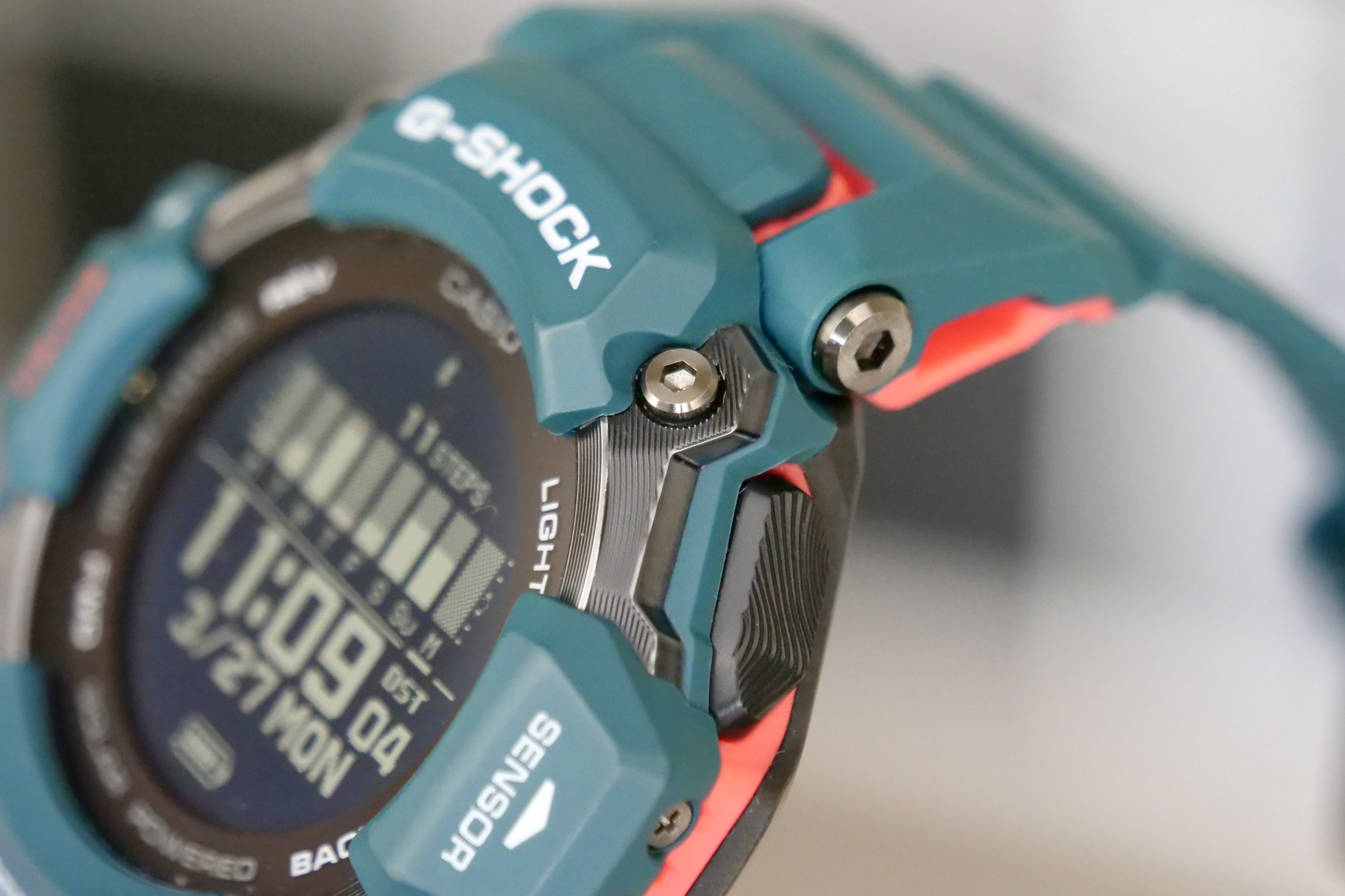 everlasting review: Trends Digital smartwatch G-Shock GBD-H2000 | hybrid the
