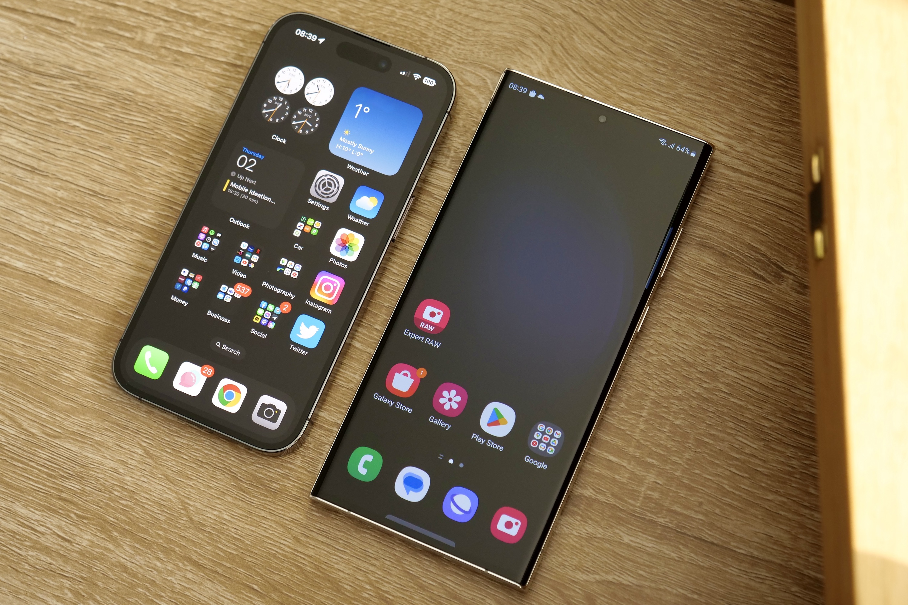 Samsung Galaxy S23 Ultra vs iPhone 14 Pro Max: premium flagships compared