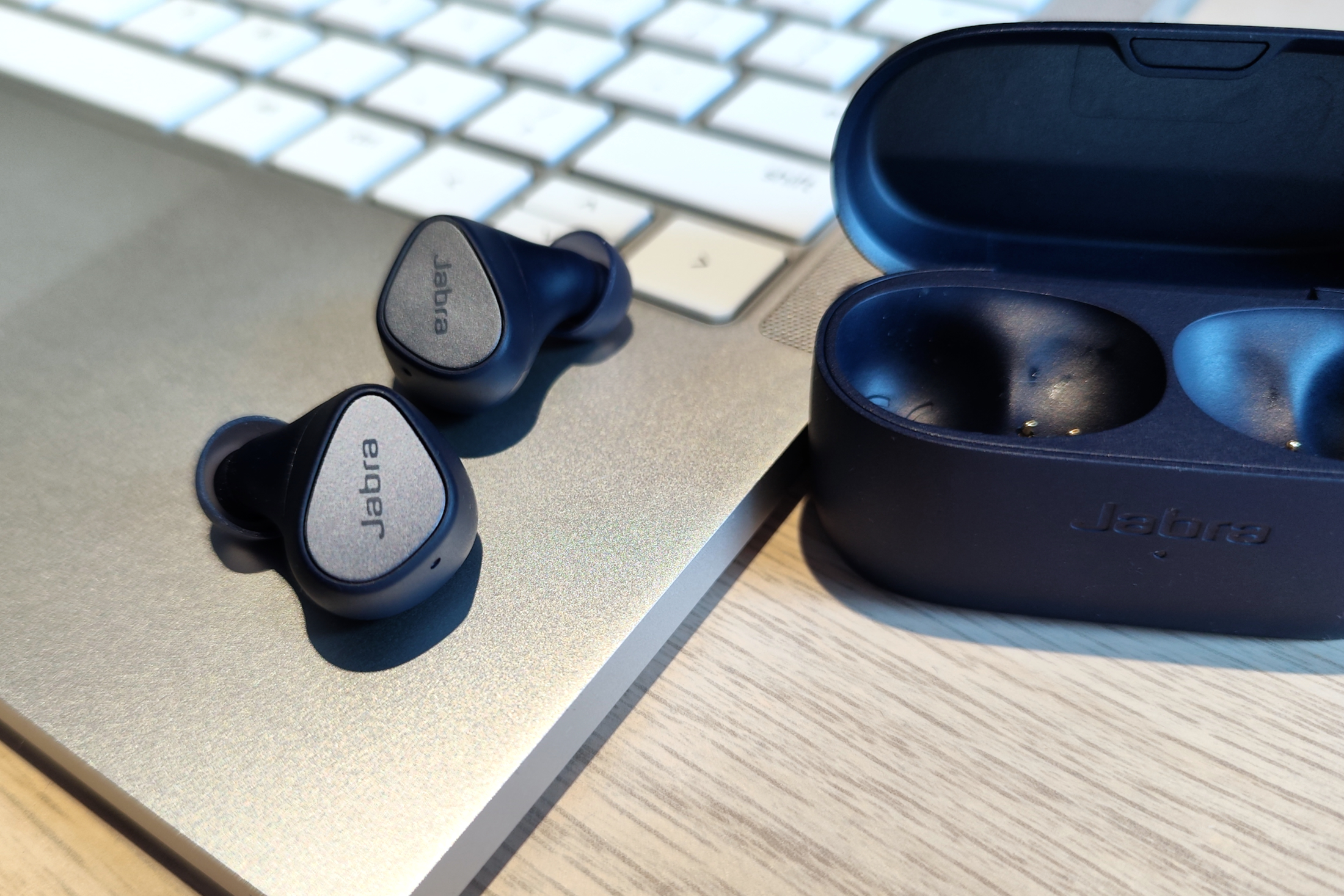 Jabra Elite 4 Review: everyday carry wireless earbuds