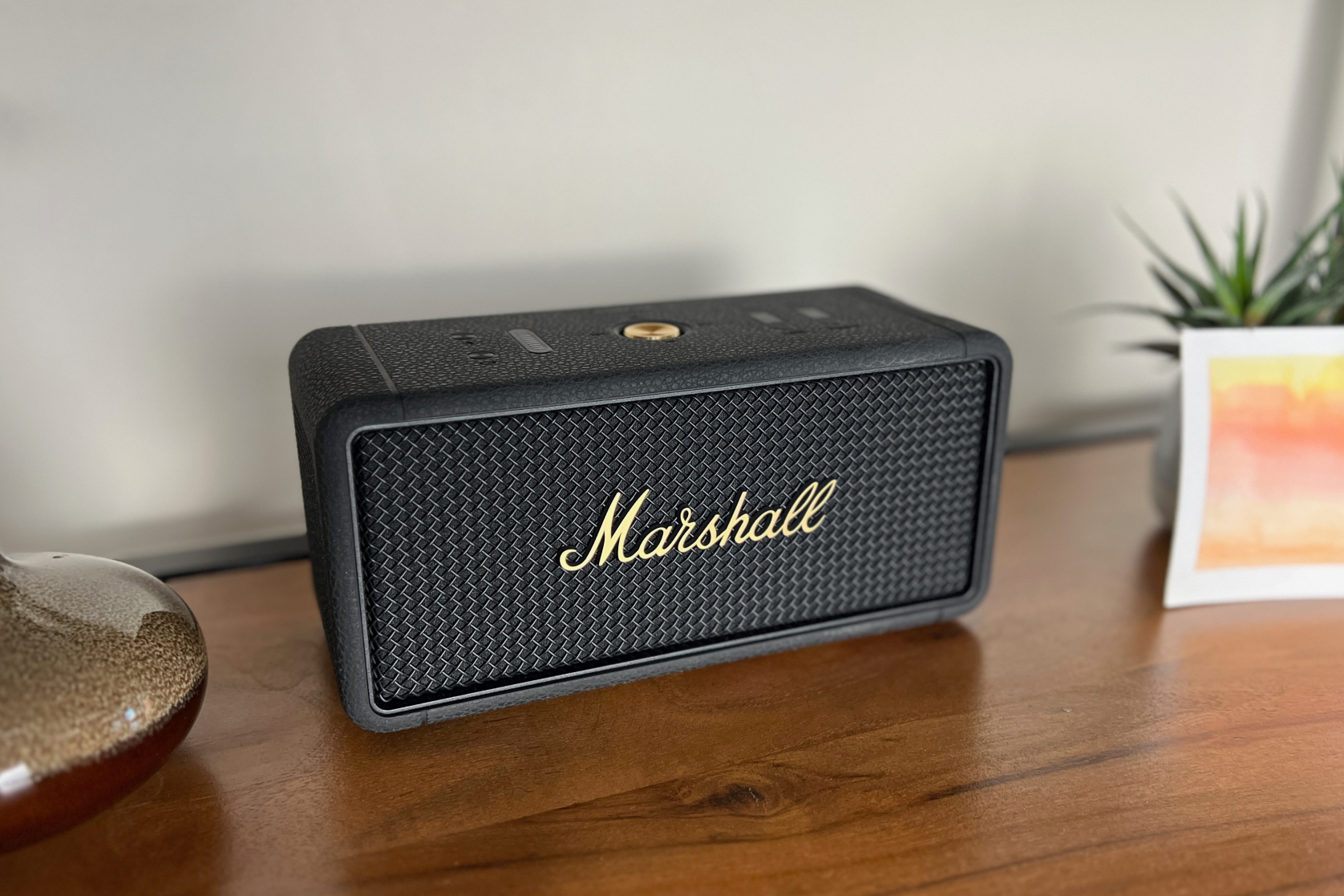 marshall middleton bluetooth speaker review on shelf
