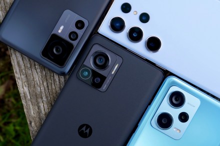 This is what happens when you compare 4 phones in an 800MP camera test