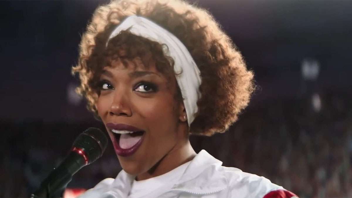 Naomi Ackie dans Whitney Houston : Je veux danser avec quelqu'un.