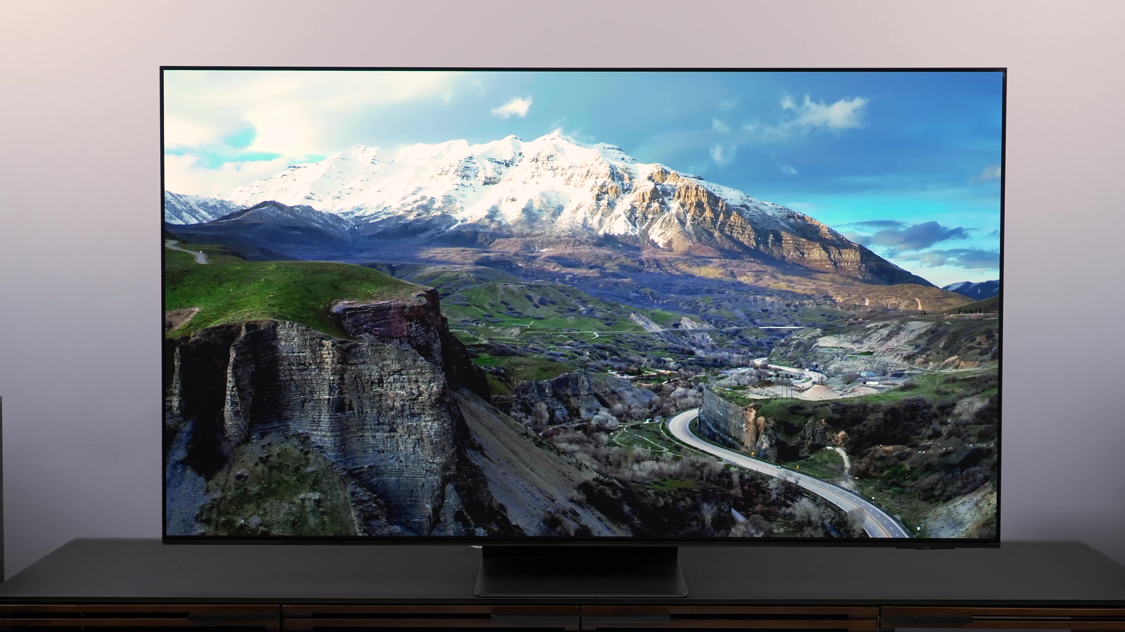 A mountain vista on a Samsung S95C OLED TV.