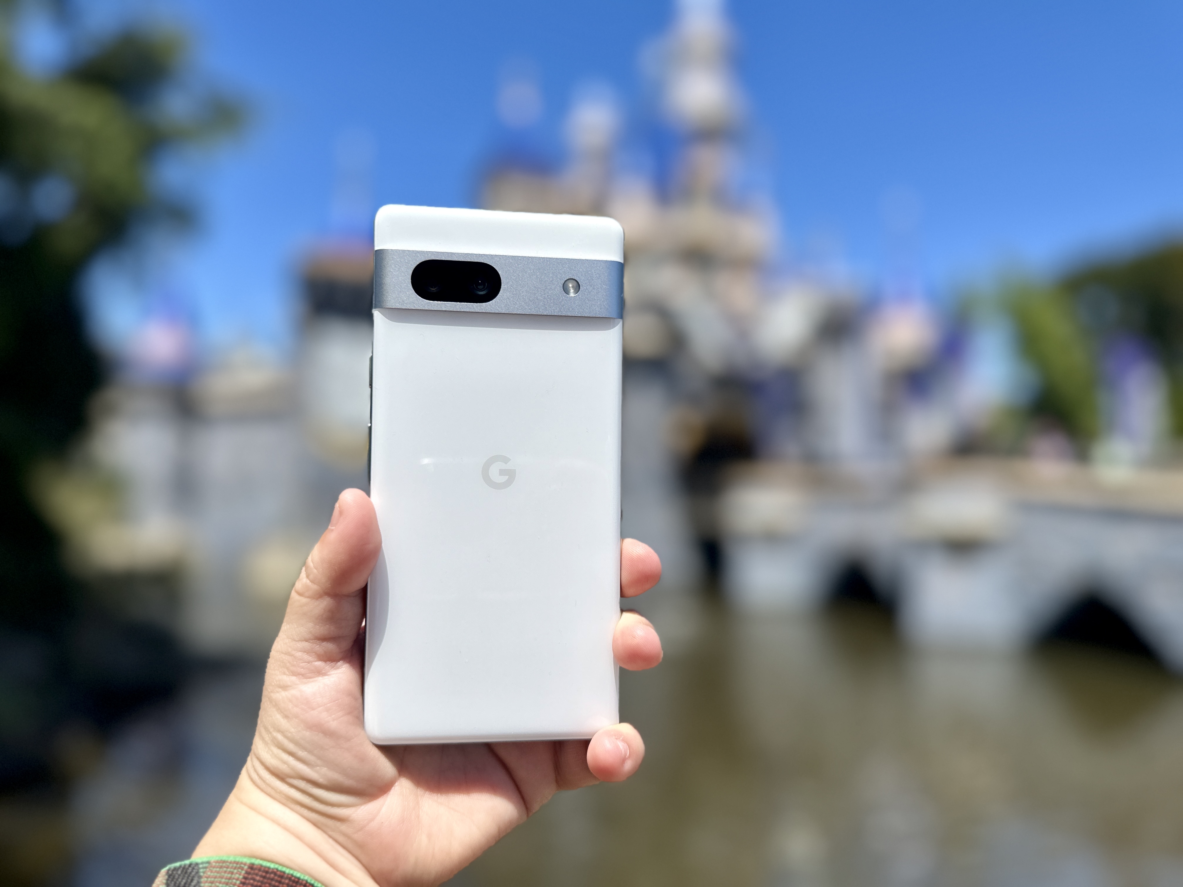 Google Pixel 7a 5G Unlocked (128GB) Smartphone - Snow