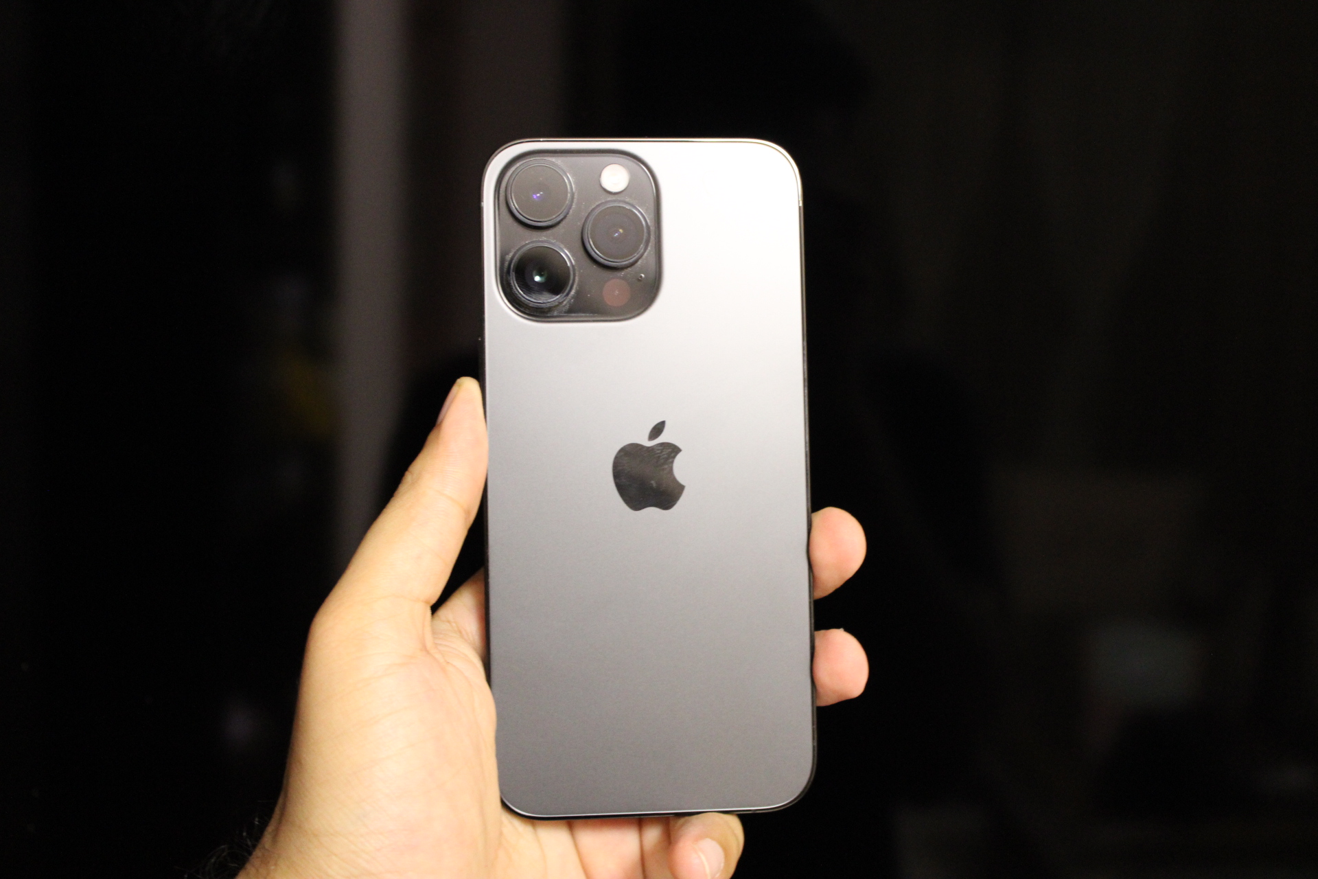 iPhone 13 Pro Max unboxing appears online