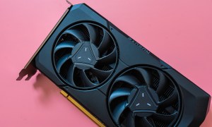 AMD RX 7600 on a pink background.