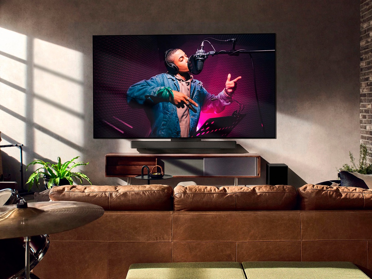 Der LG C3 Series OLED 4K-Fernseher im Wohnzimmer.