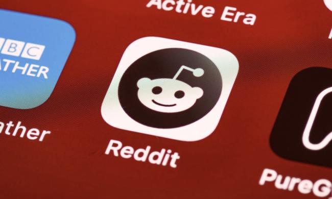 The Reddit app icon on an iOS Home screen.