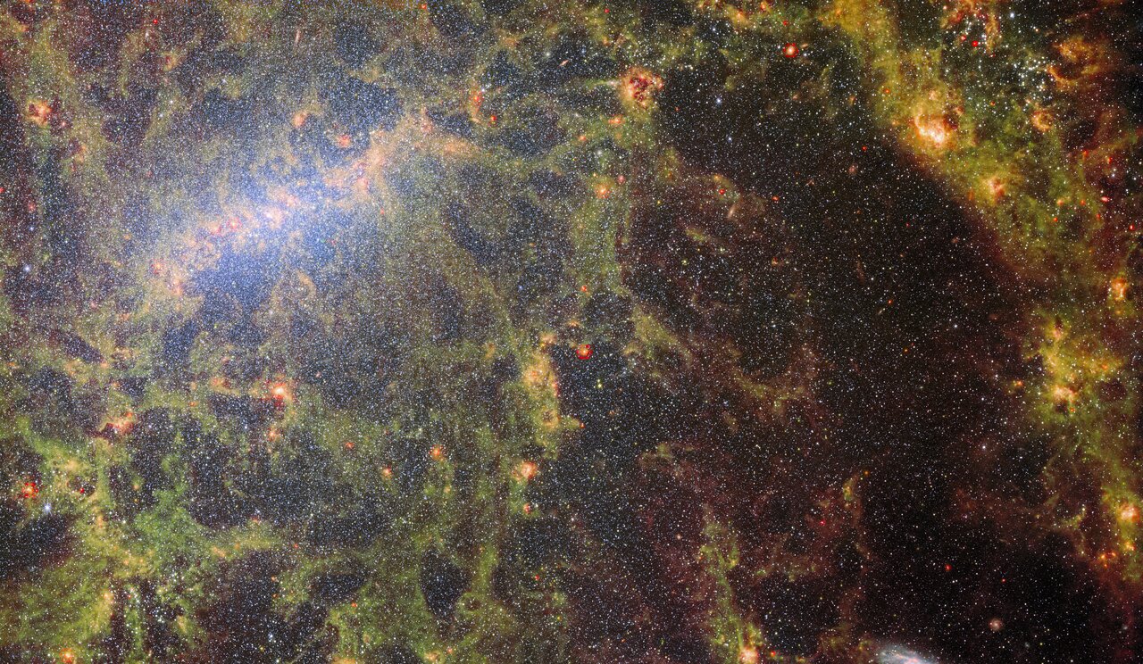 Una delicada tracería de polvo y cúmulos estelares brillantes atraviesa esta imagen del Telescopio Espacial James Webb de la NASA / ESA / CSA. Los brillantes zarcillos de gas y estrellas pertenecen a la galaxia espiral barrada NGC 5068, cuya barra central brillante es visible en la parte superior izquierda de esta imagen. NGC 5068 se encuentra a unos 17 millones de años luz de la Tierra en la constelación de Virgo.