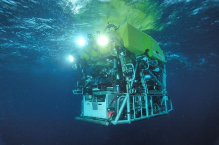 Deep-diving robotic sub could be last hope for lost Titanic tourists