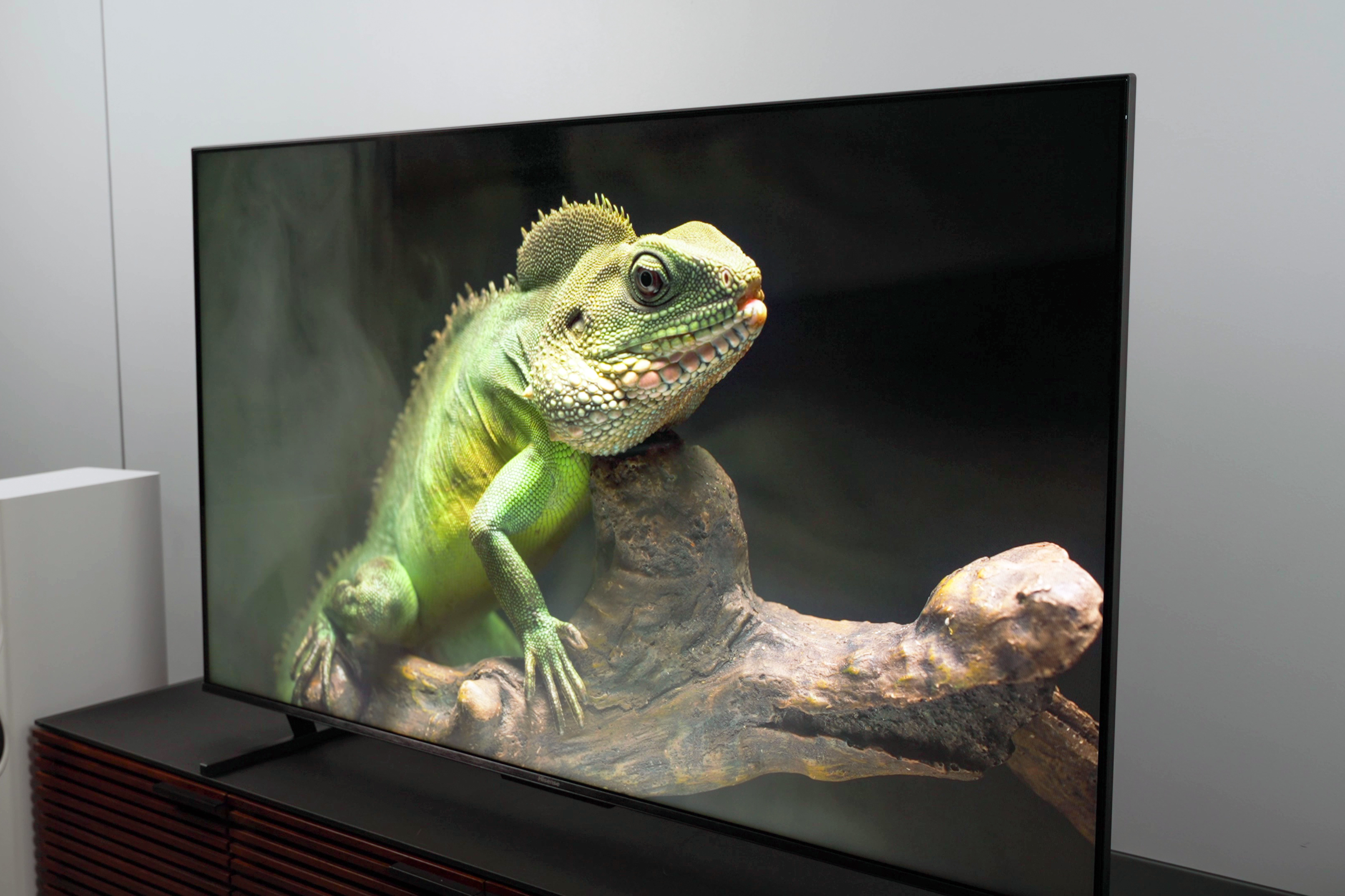 Best Hisense U8K Review: Smart TV Excellence