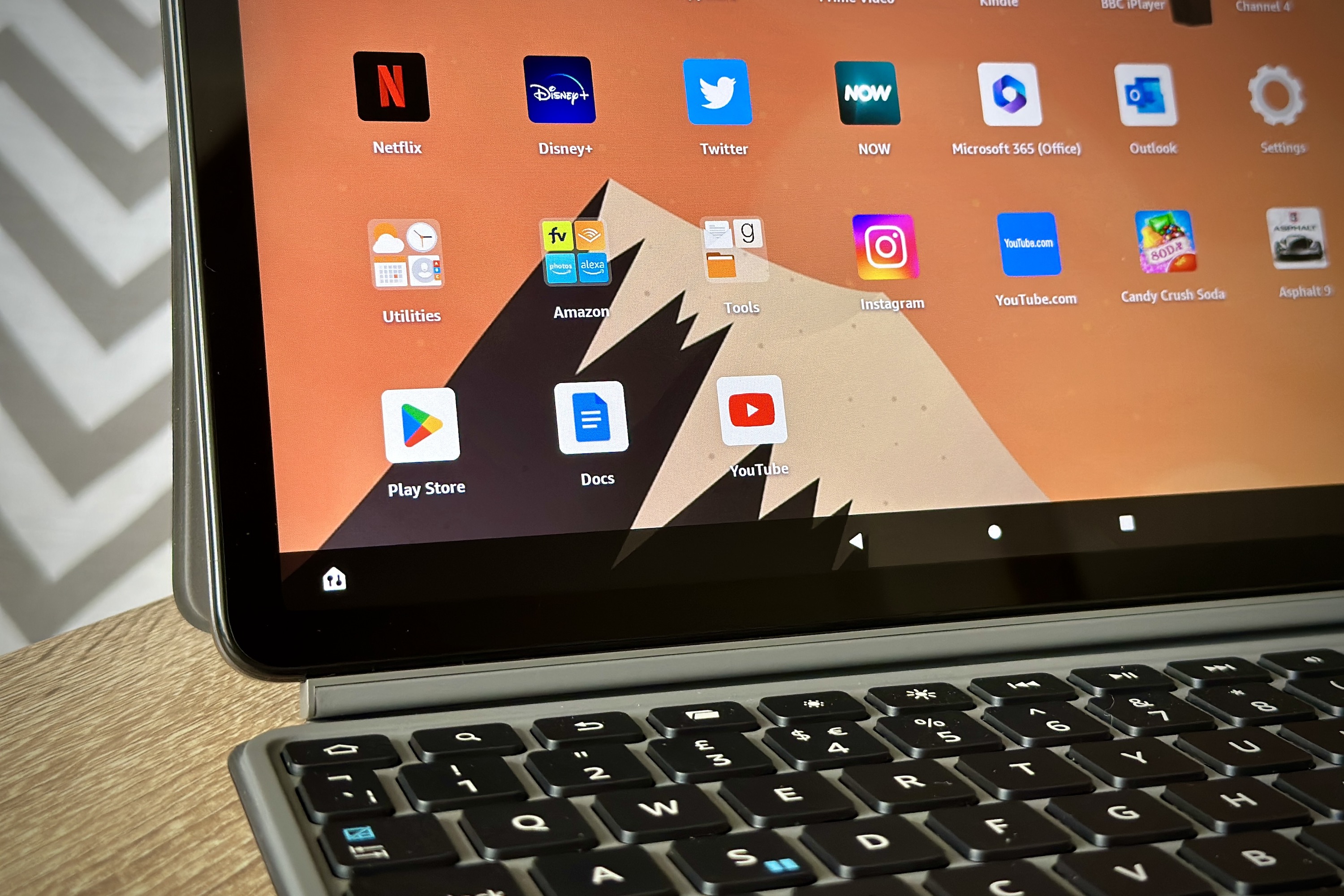 I made myself try a 14.5-inch tablet — and it didn't go well