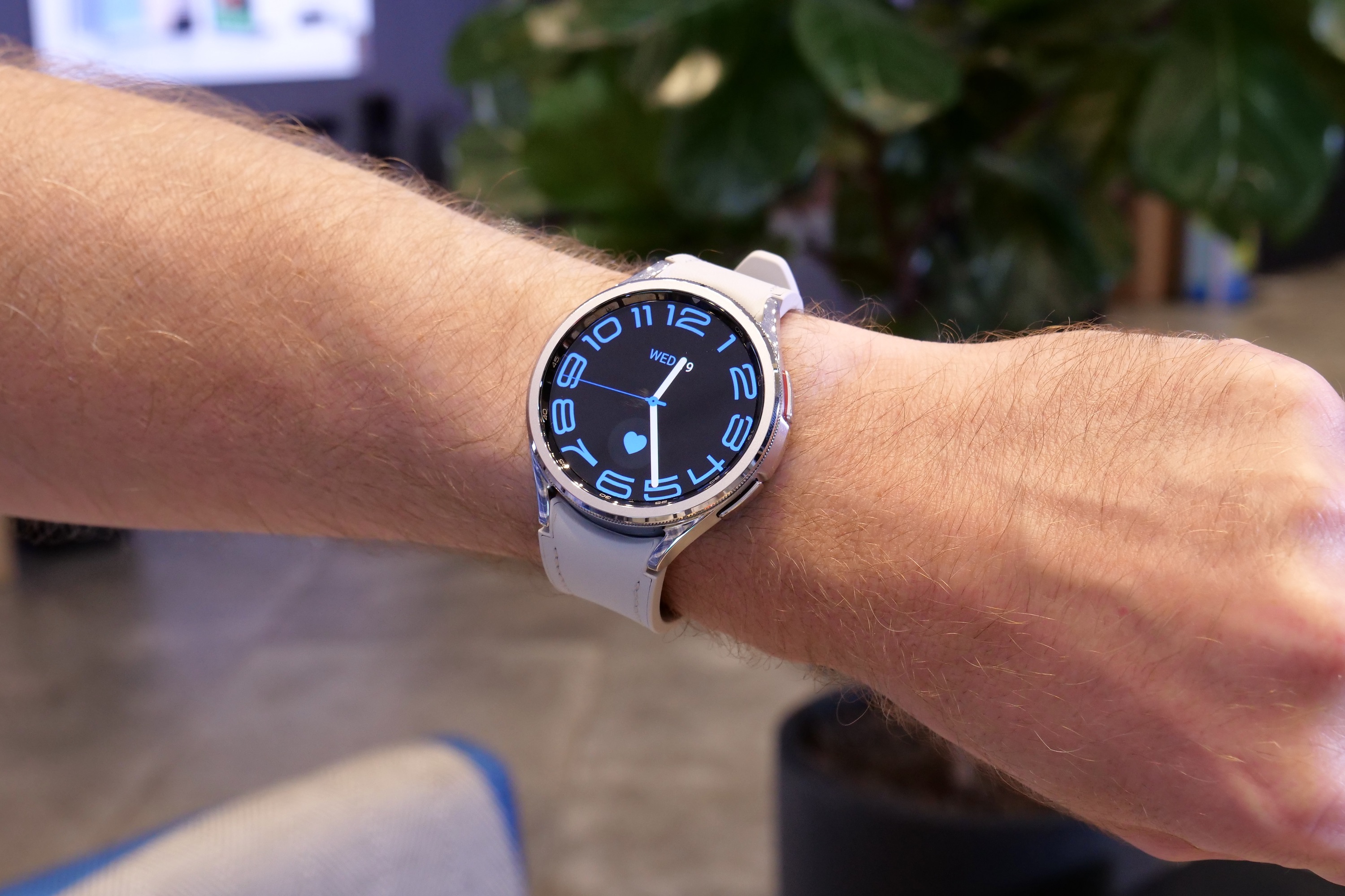 クラシック Galaxy Watch 6 Classic LTE版 43㎜ シルバー 新品 ...