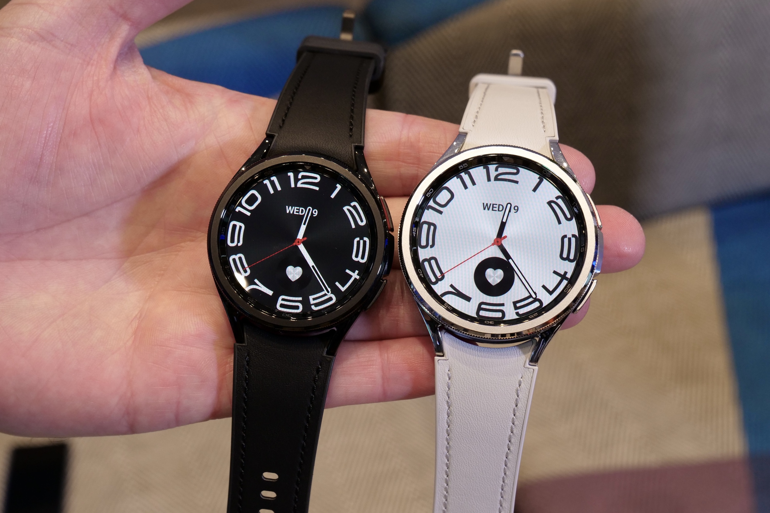 Samsung Galaxy Watch 6 y Watch 6 Classic, en color negro y plateado.