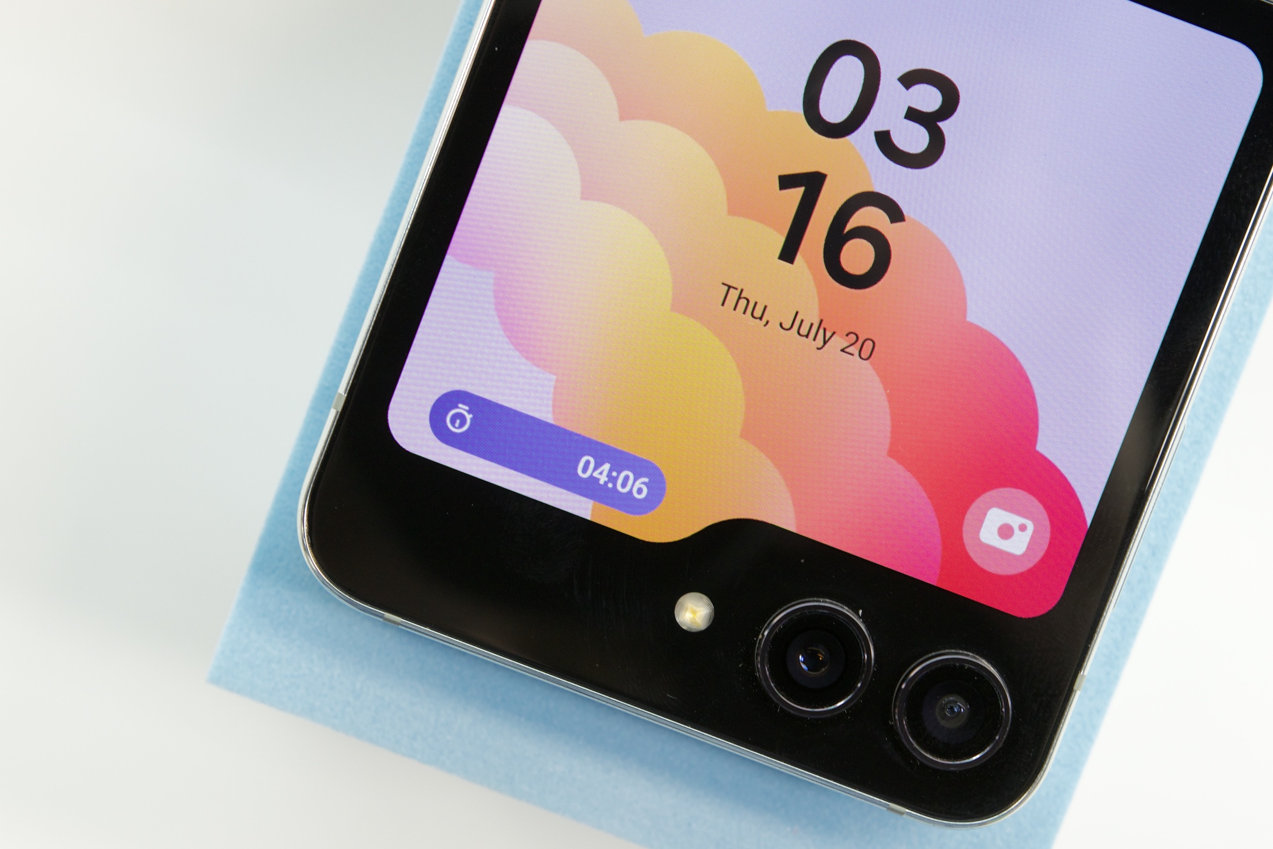 Timer läuft auf dem Cover-Bildschirm des Galaxy Z Flip 5.