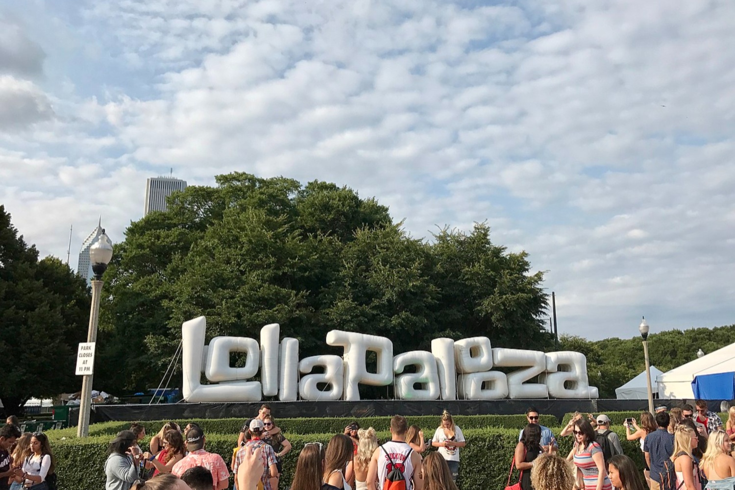 Lollapalooza Live Stream 2016 Lineup, Set Times: Watch Red Hot Chili  Peppers, Flume, LCD Soundsystem & More | IBTimes