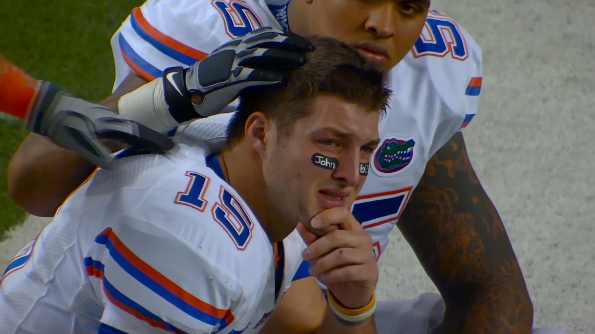 Tim Tebow cries and kneels on the sideline in Untold: Swamp Kings.