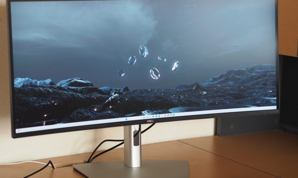 Dell UltraSharp 38 Curved USB-C Monitor front view.