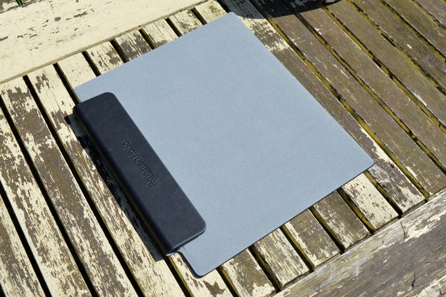 Kobo Elipsa 2E Black Bundle with Black SleepCover