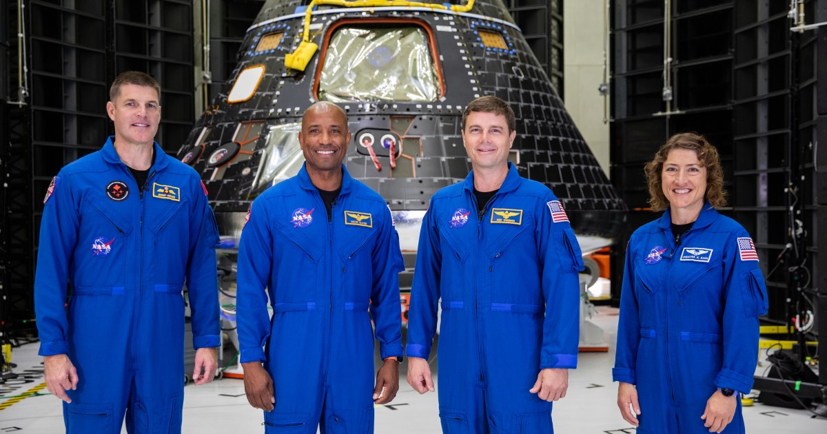 NASA's moon crew meet their Orion spacecraft for first time | Digital ...