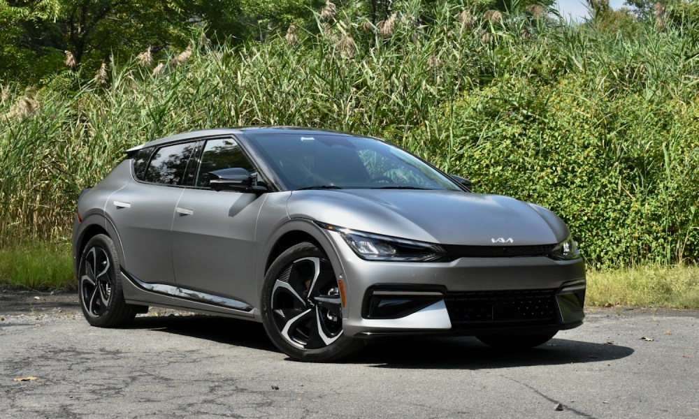 Front three quarter view of the 2023 Kia EV6 GT-Line.