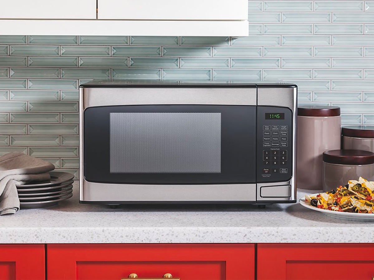 The 6 Best Microwave Brands In 2024 Digital Trends   GE 1.1 Cu. Ft. Mid Size Microwave 