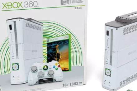 Rebuild your own nostalgia with this detailed Xbox 360 toy set