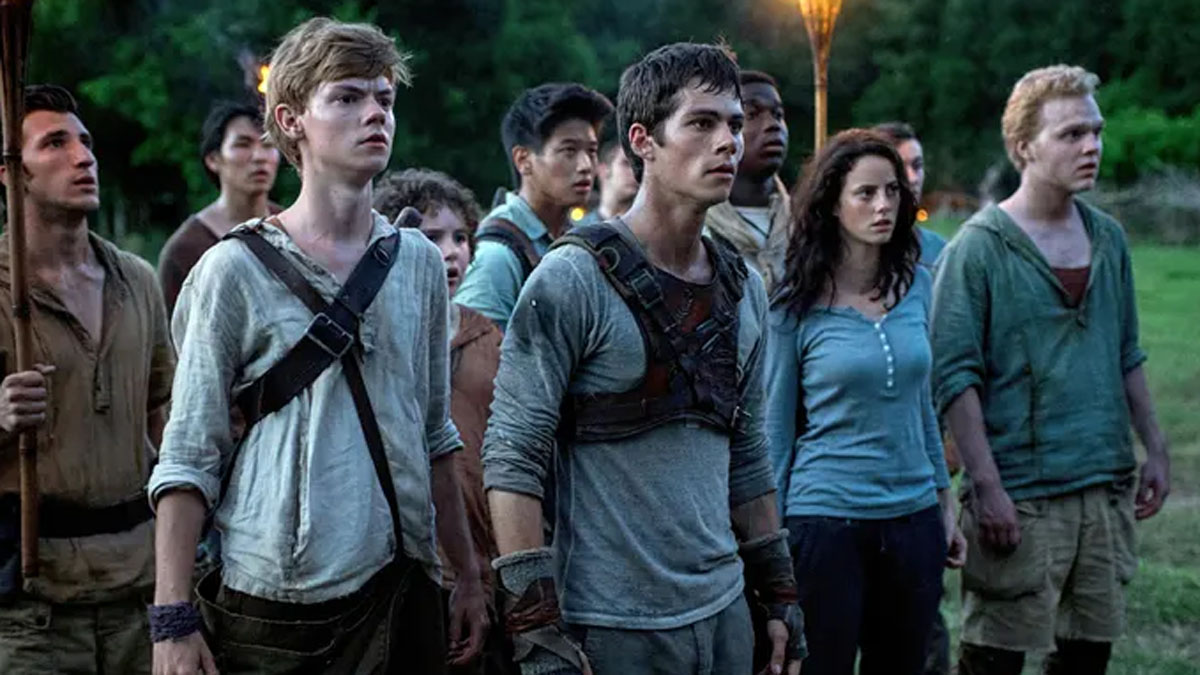 Les adolescents regardent The Maze Runner.