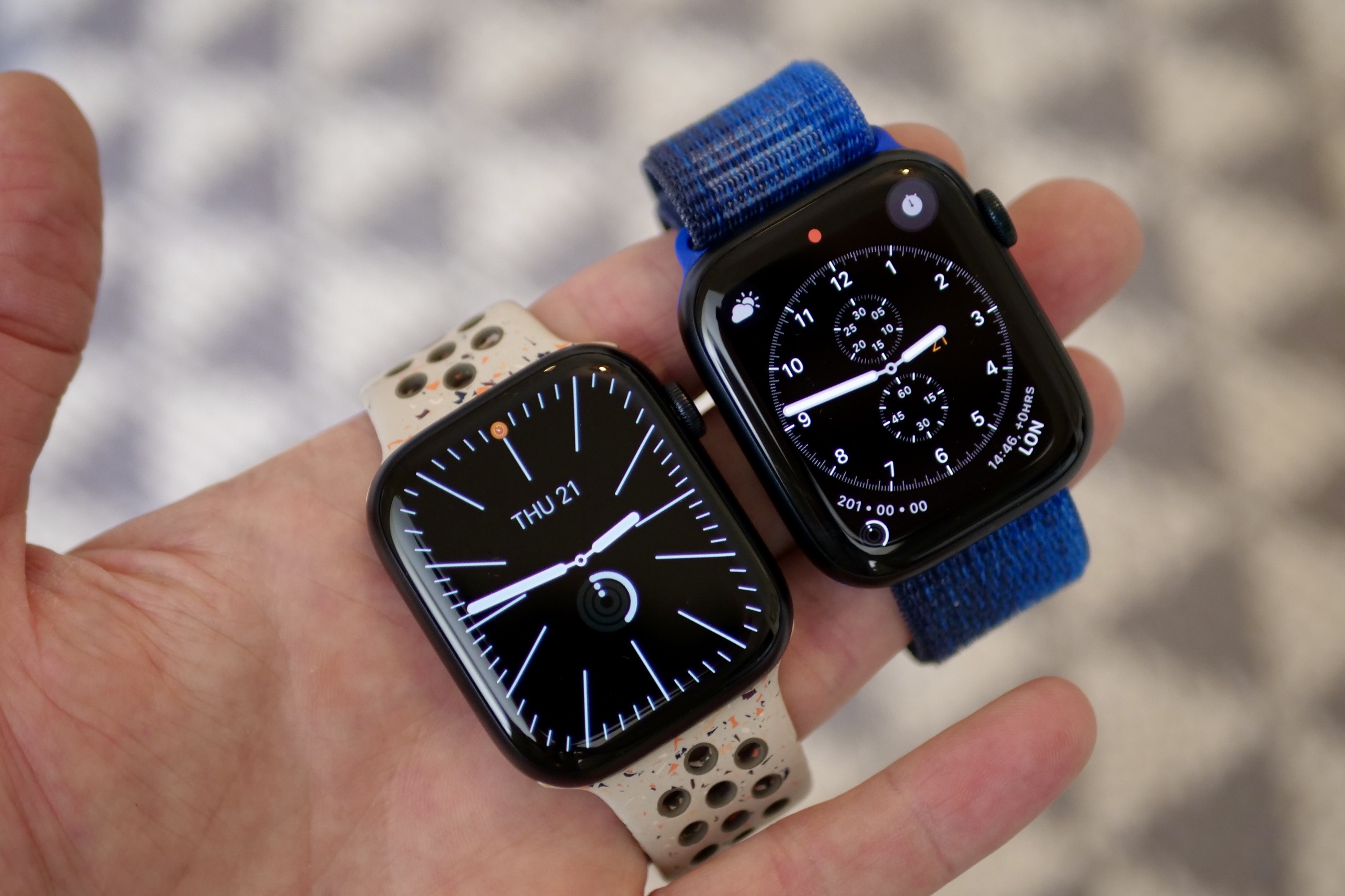 Apple Watch Series 9 - Size Comparison on Wrist! (41mm vs 45mm) 