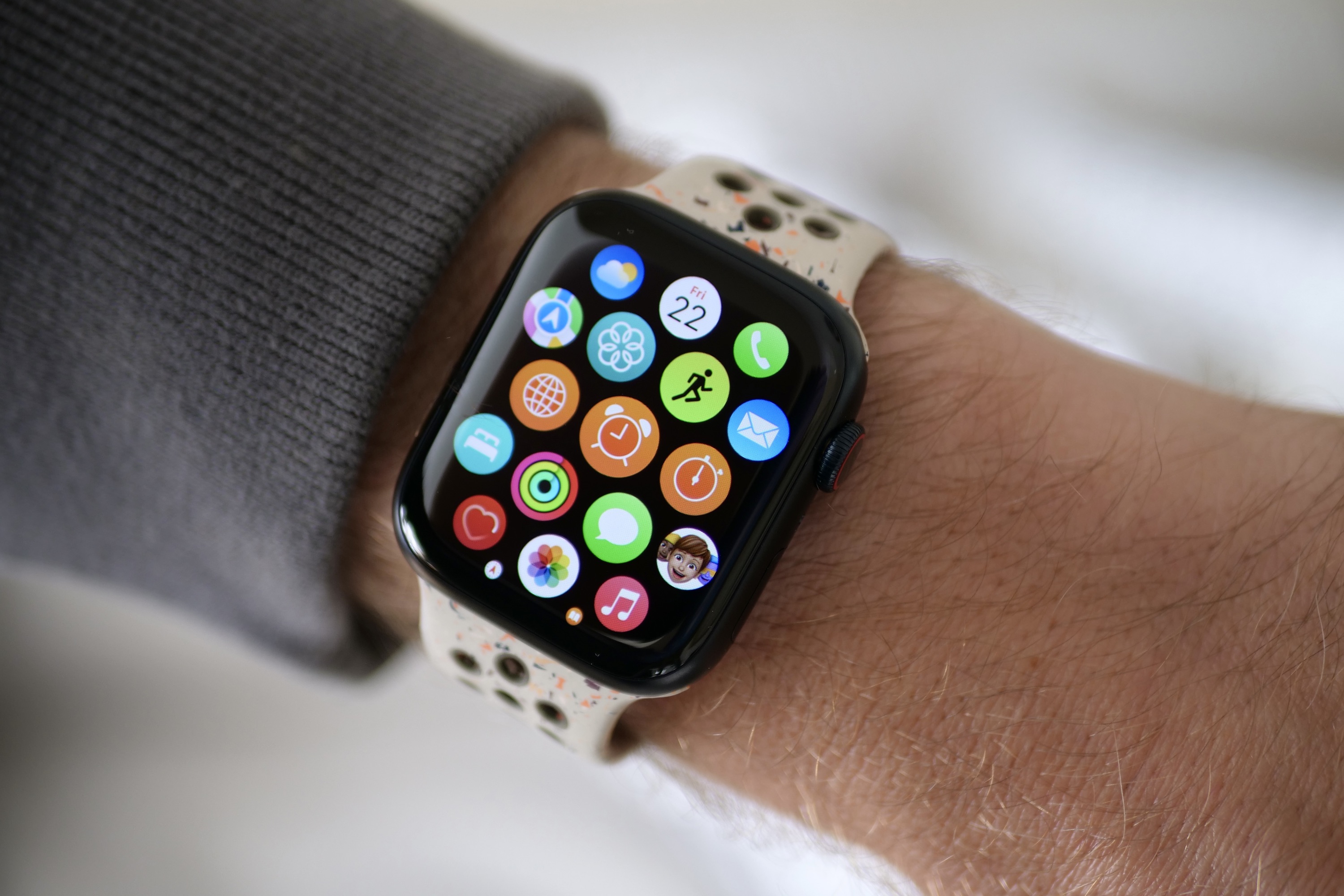 The 8 best leather Apple Watch bands in 2023 | CNN Underscored