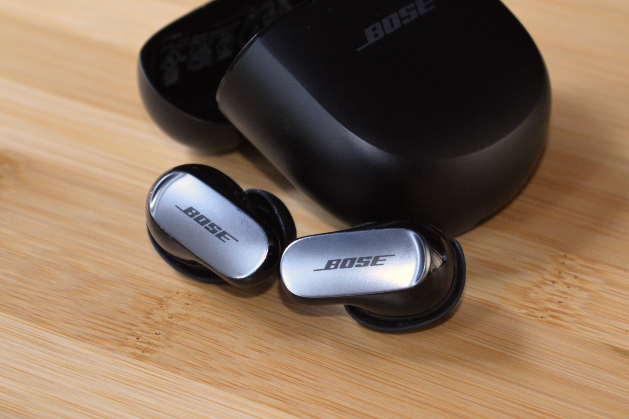 在庫大人気BOSE Bluetooth smart earbuds 黒　ほぼ新品　設定の為装着のみ BOSE