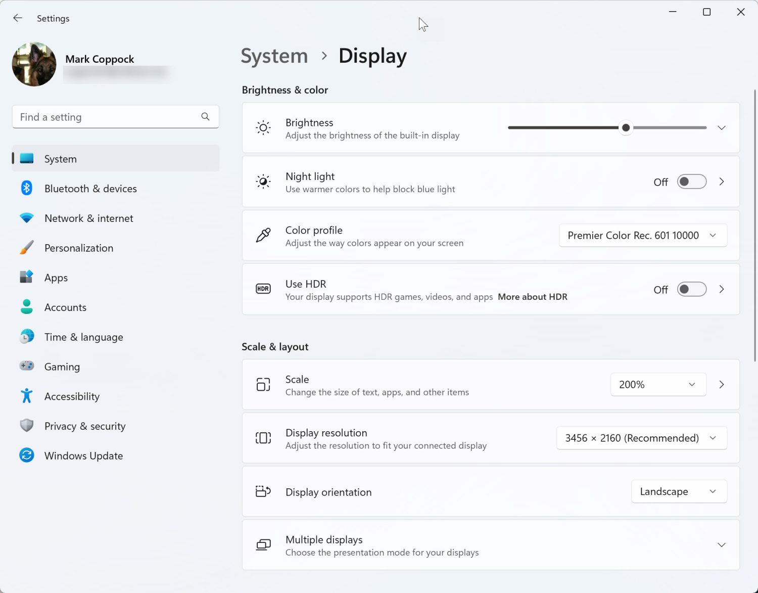 Schermata di Windows 11 che mostra le impostazioni dello schermo.