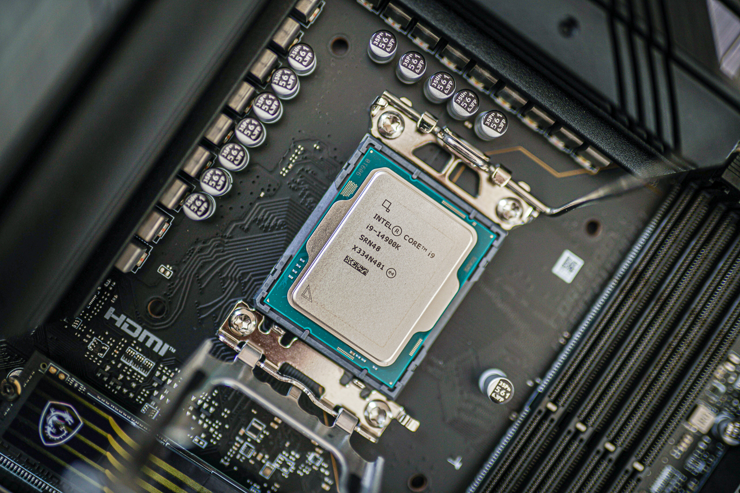 Intel's next-gen laptop CPUs unleashed. Can AI beat Apple?