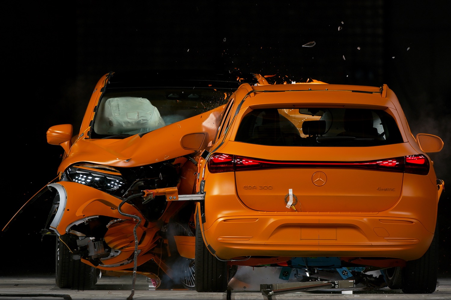 Crash test with Mercedes-Benz EQS SUV and EQA electric cars.