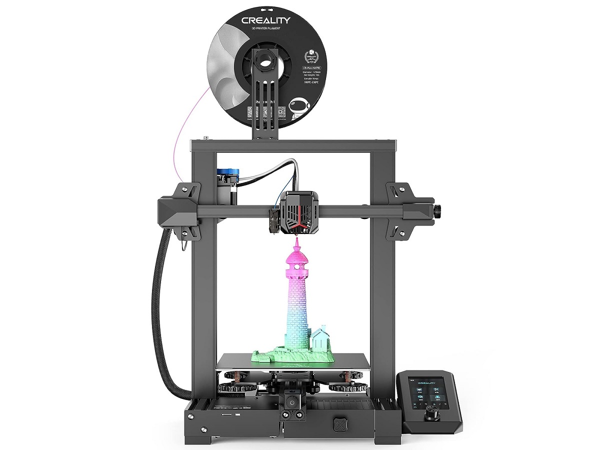 L'imprimante 3D Comgrow Creality Ender 3 V2 Neo, au milieu de l'impression 3D.