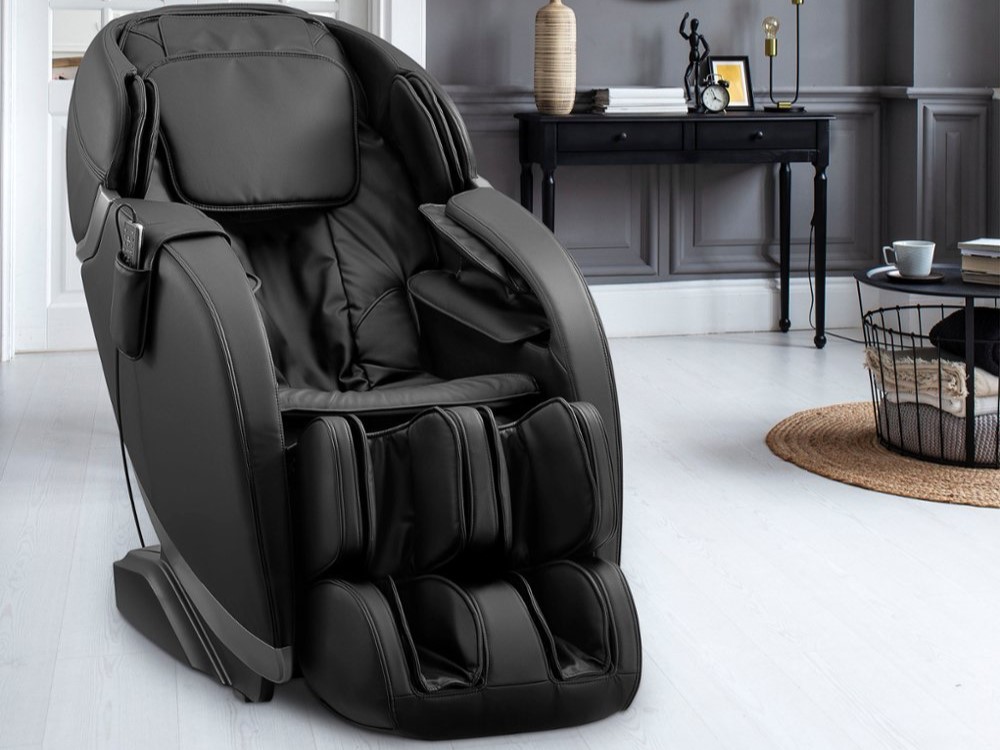 این صندلی ماساژور تمام بدن از ۲۵۰۰ دلار تا ۱۰۰۰ دلار تخفیف دارد