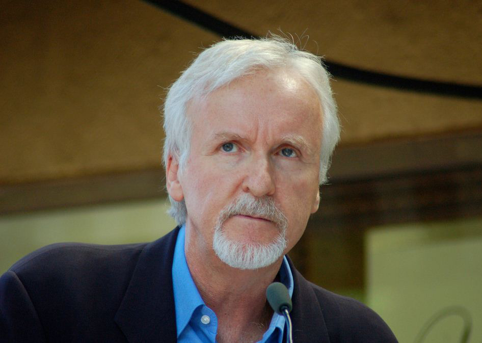 James Cameron lors d'une cérémonie pour que Gale Anne Hurd reçoive une étoile sur le Hollywood Walk of Fame.