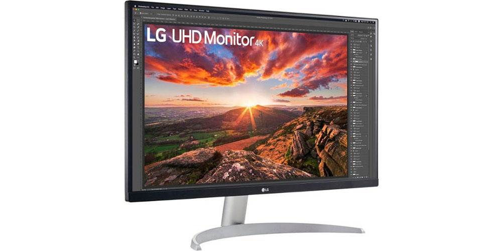 O monitor LG IPS LED 4K de 27 polegadas em um ângulo lateral em um fundo branco.