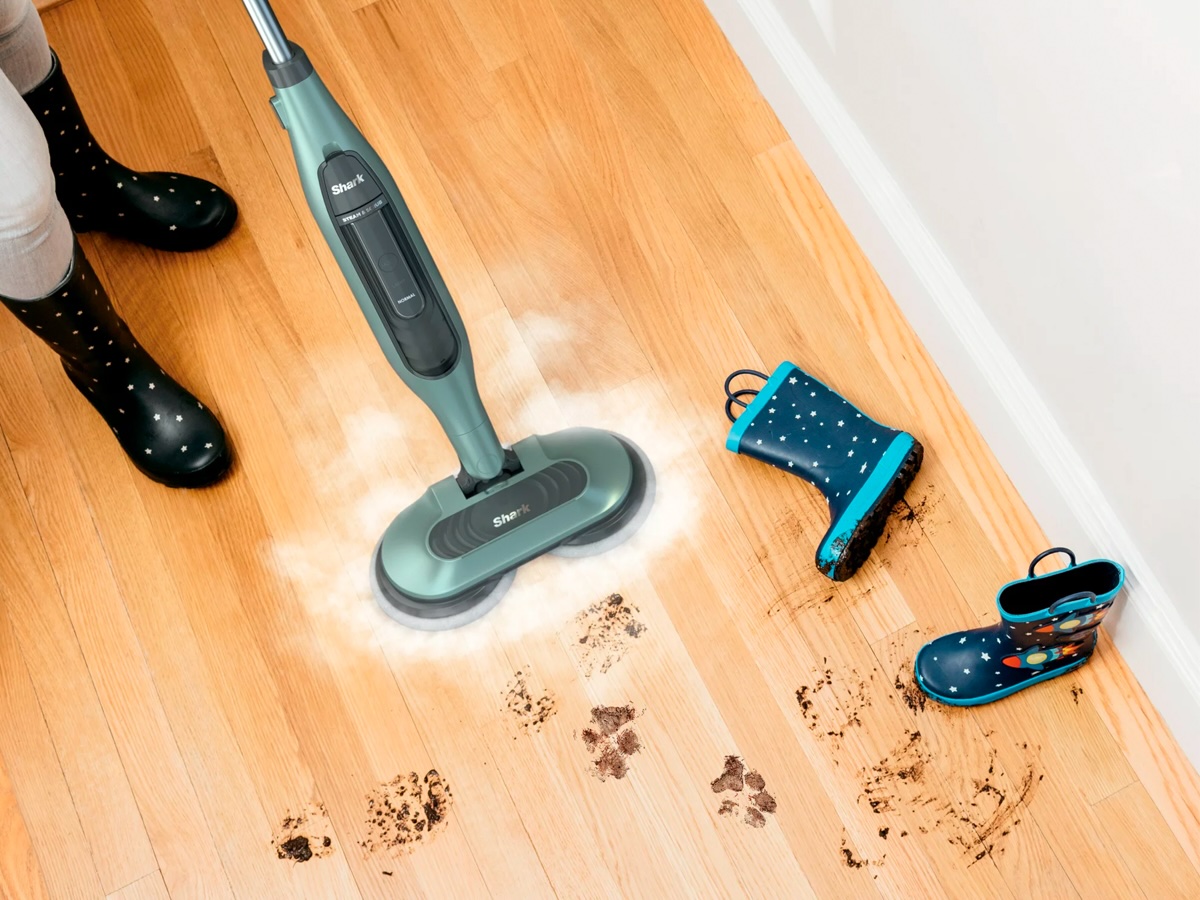 We Love This Black + Decker Steam Mop for Quick-Cleanups, and It's on Sale  for Just $40 This Presidents Day