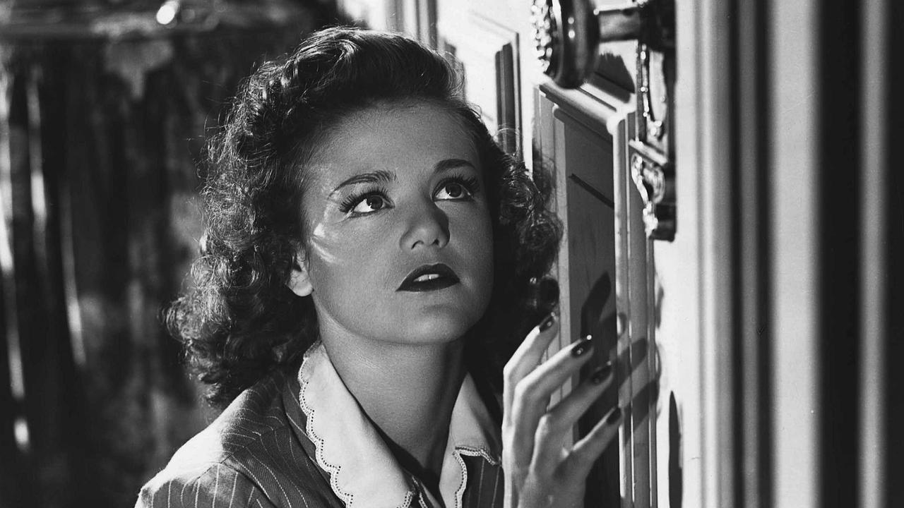 Simone Simon como Irena Dubrovna en Cat People.