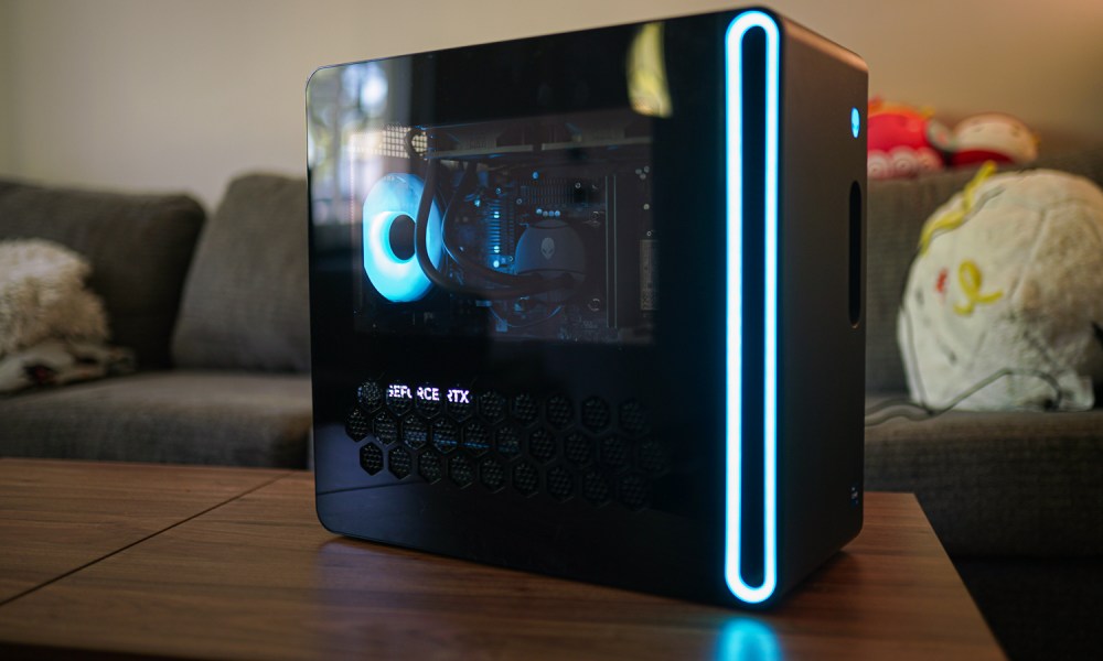 Alienware Aurora R16 sitting on desk