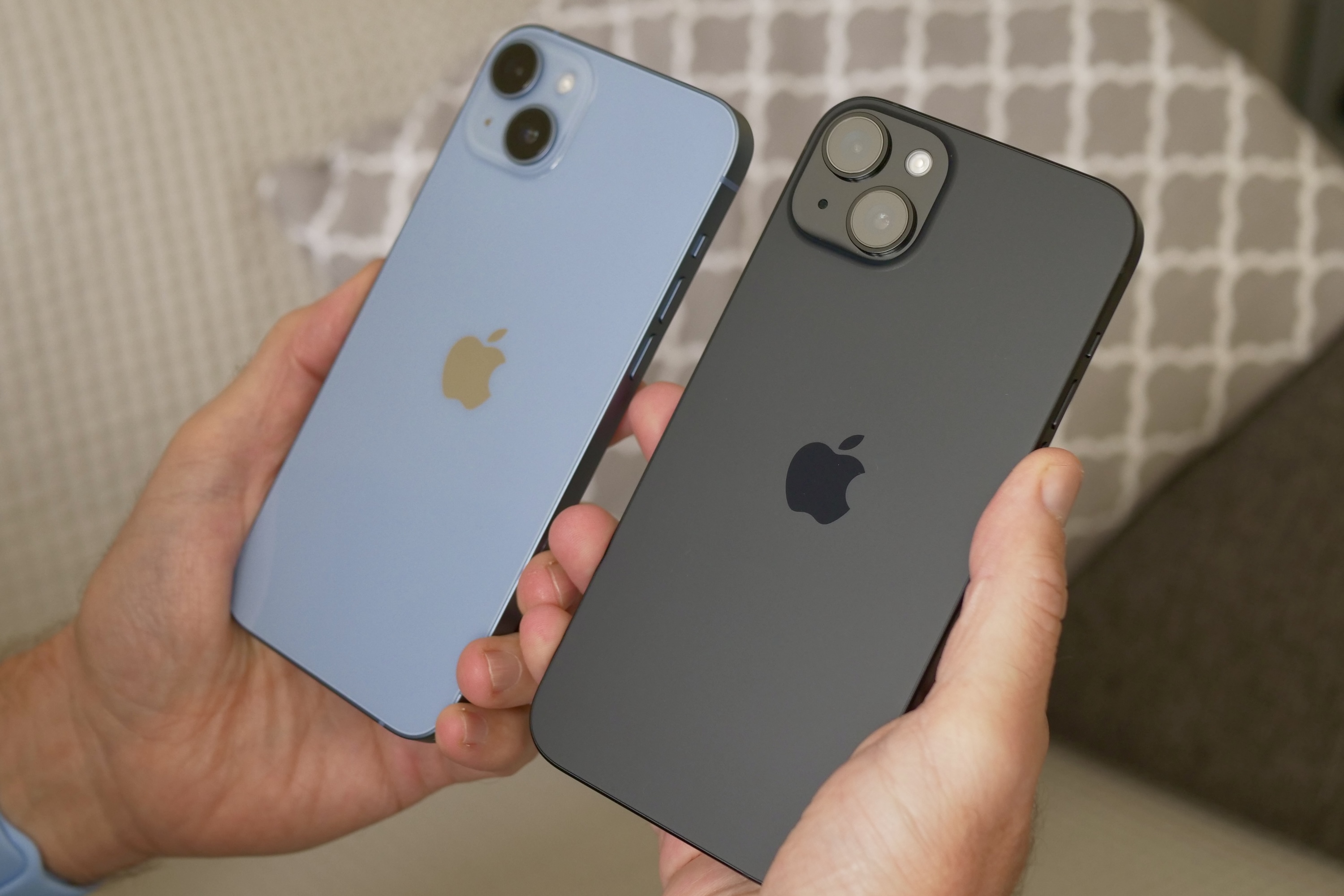 iPhone 14 Plus vs iPhone 14 Pro Max! Unboxing & Comparison 