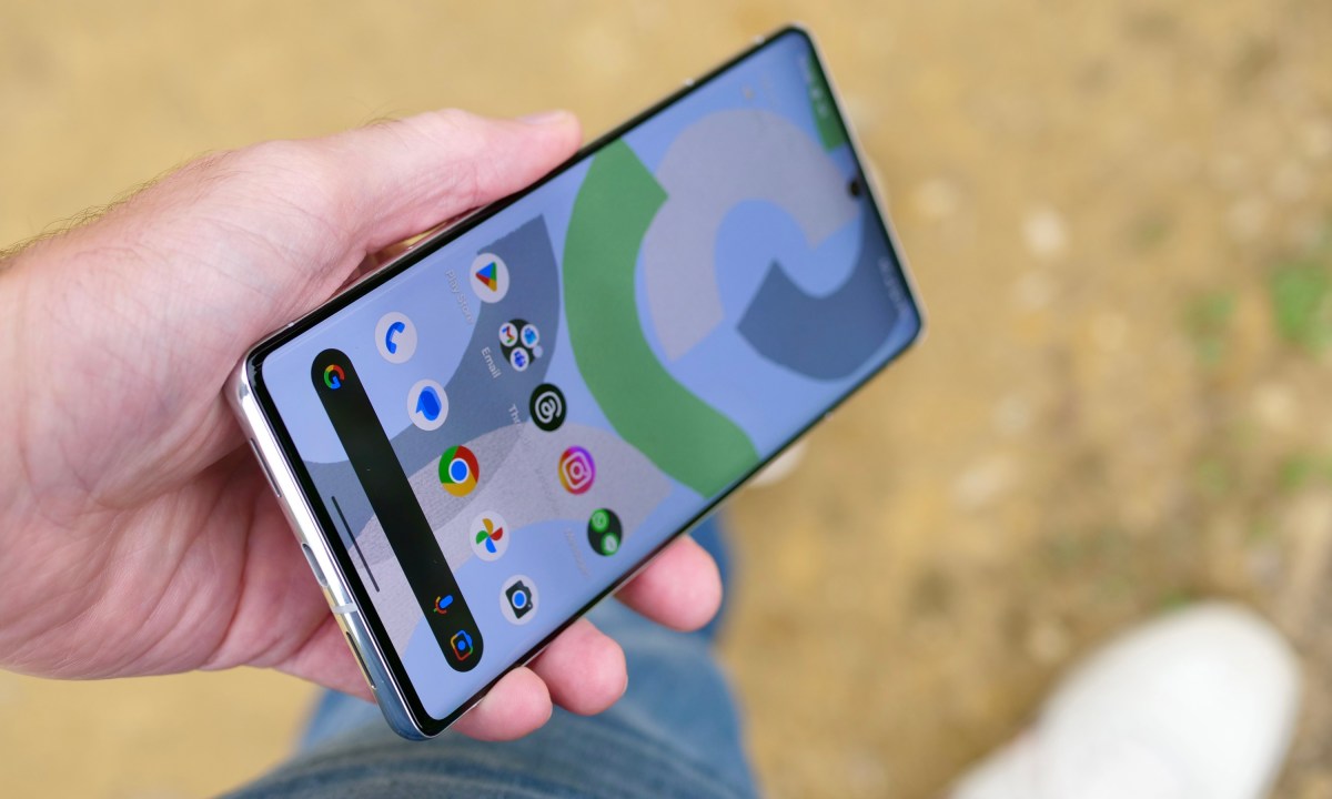 A person holding the Google Pixel 7 Pro, showing the screen.