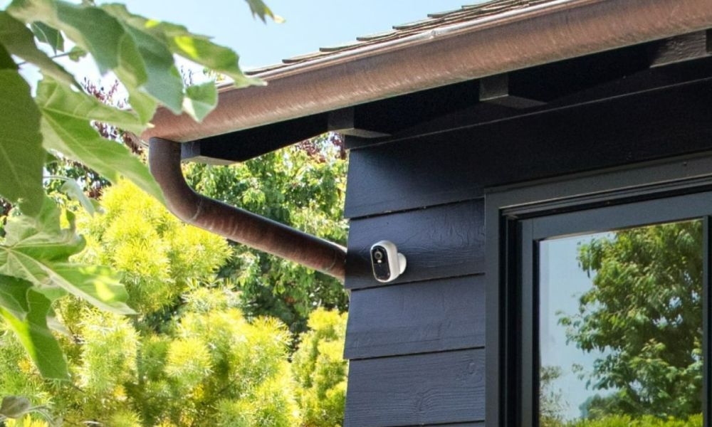 The Arlo Essential 2nd Gen mounted outside.