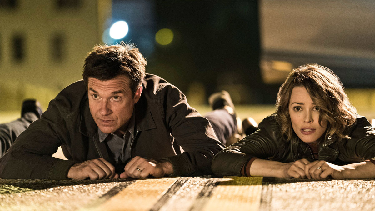 Jason Bateman e Rachel McAdams em Noite de Jogo.