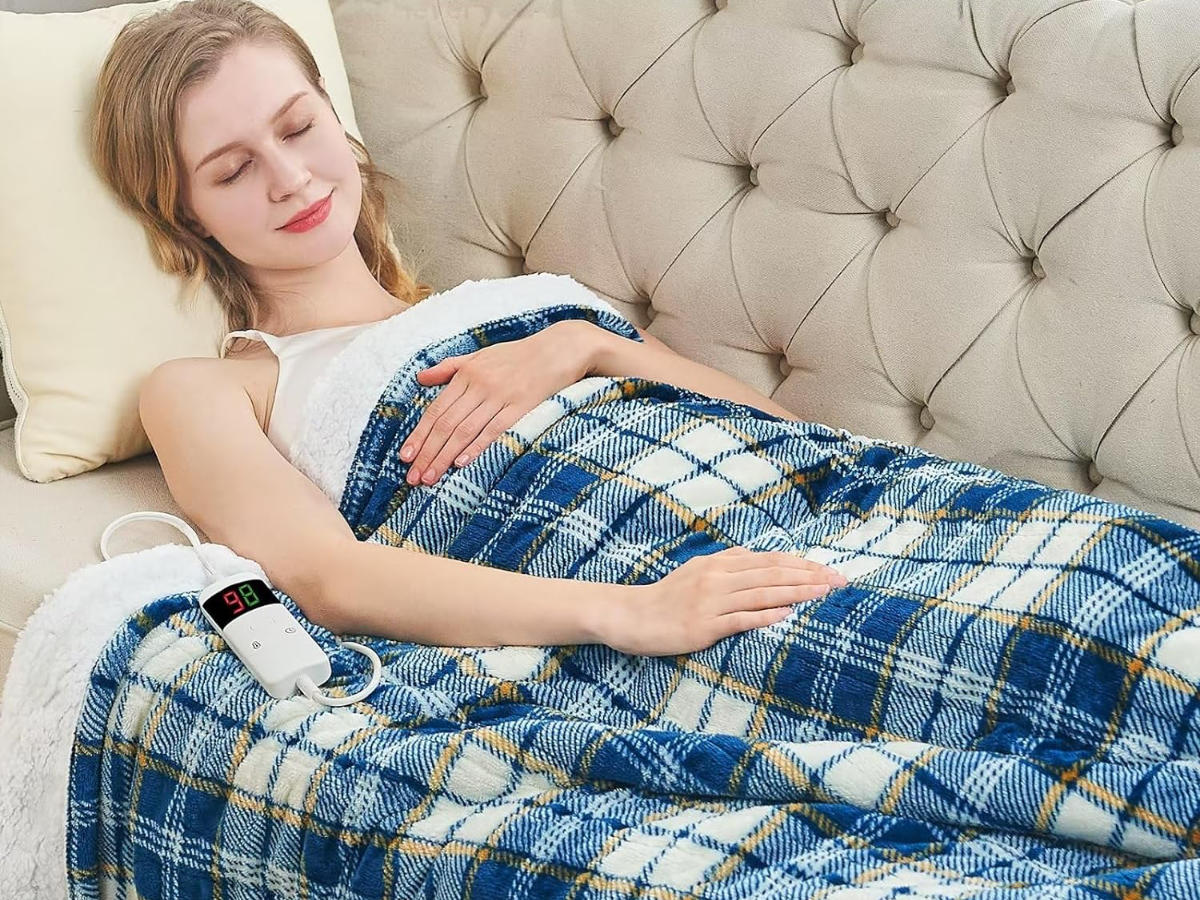 https://www.digitaltrends.com/wp-content/uploads/2023/11/Octrot-electric-heated-throw-blanket-blue-plaid.jpg?fit=720%2C540&p=1