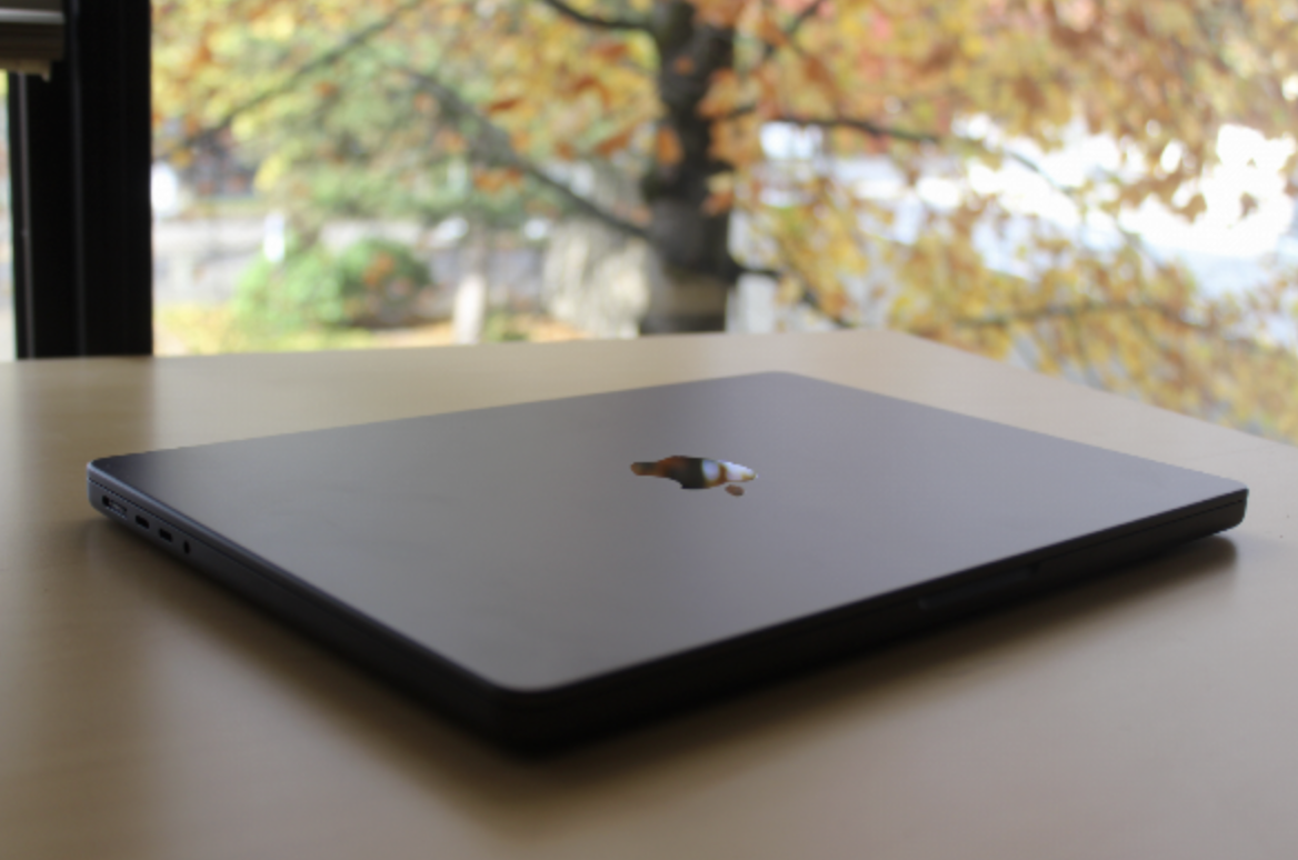 Space Black M3 Max MacBook Pro Review: We Can Game Now?! 