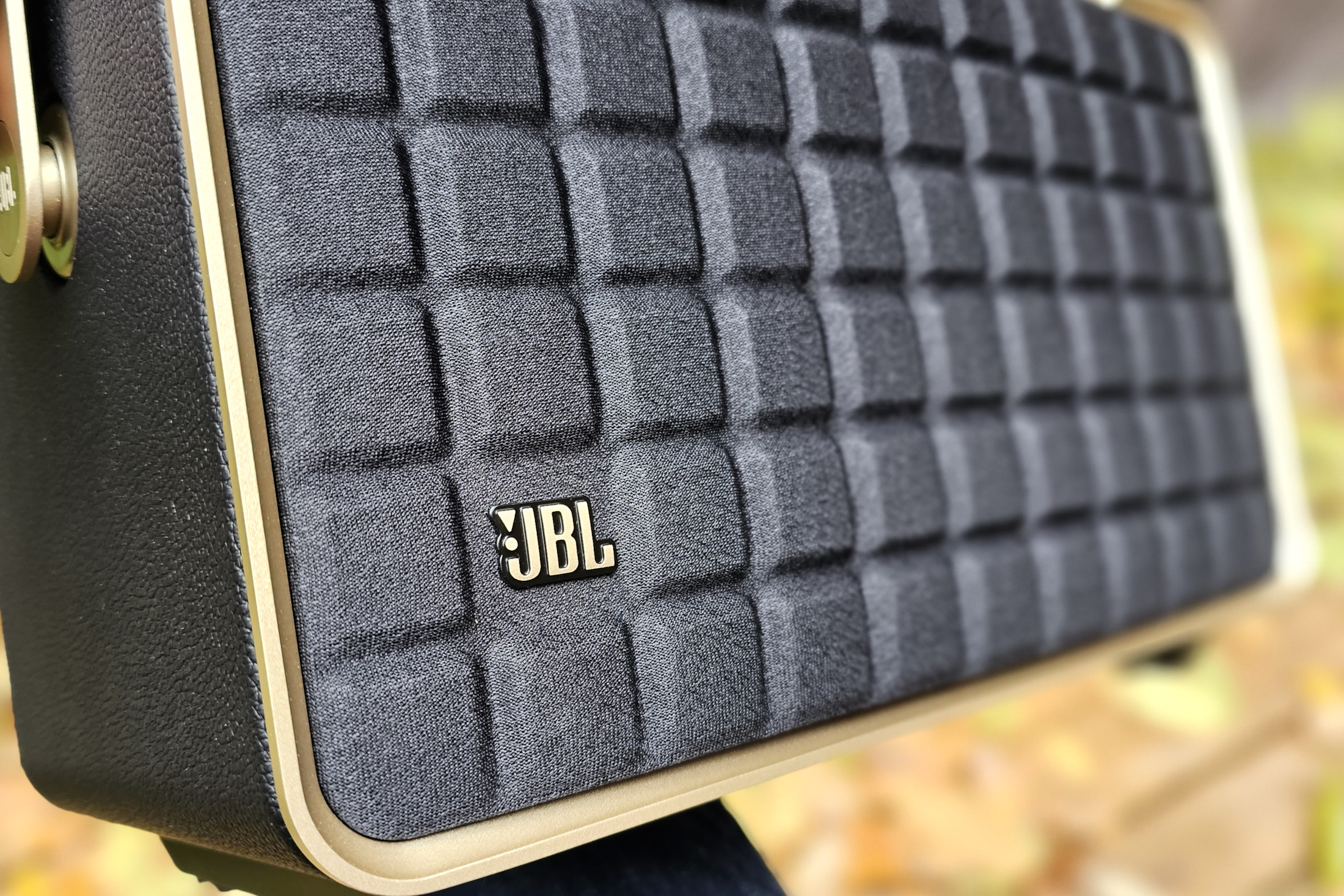 Portable 300 retro JBL | Trends power, Authentics Digital review: style
