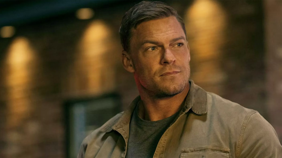 Alan Ritchson in Reacher.